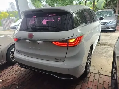 BYD MAX