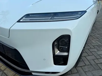 Nio ES8