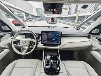 Volvo EM90