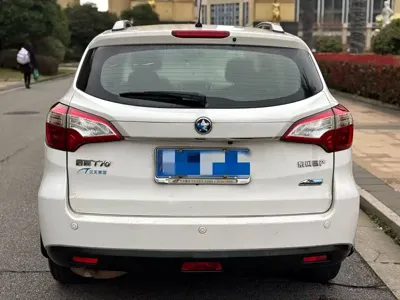 Venucia T70