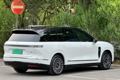 Nio ES8