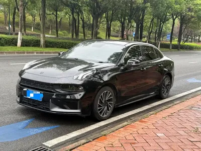 Lynk & Co 03