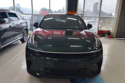 Lynk & Co 06