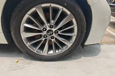 Infiniti Q50L