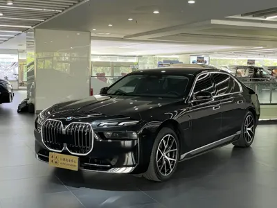 BMW i7