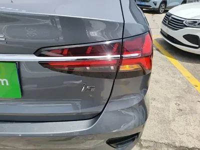 Roewe i5
