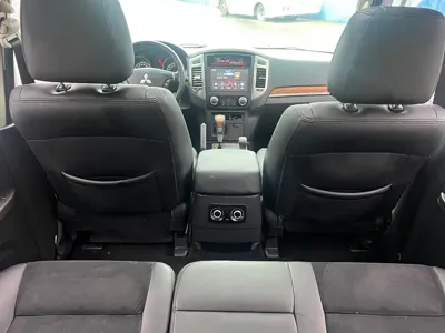 Mitsubishi Pajero (Import)