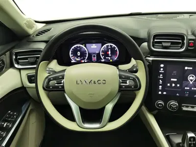 Lynk & Co 02