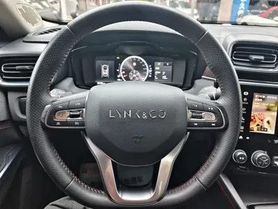 Lynk & Co 02