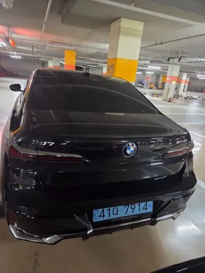 BMW i7