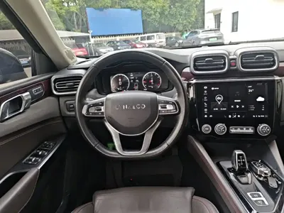 Lynk & Co 02