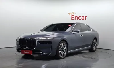 BMW i7