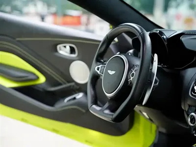 Aston Martin V8 Vantage