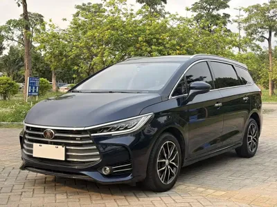 BYD MAX