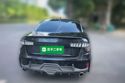 Lynk & Co 03