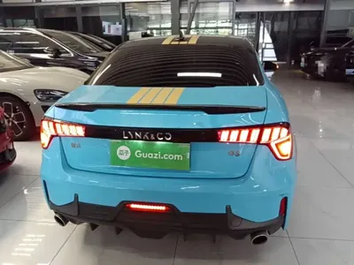 Lynk & Co 03