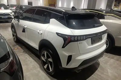 Lynk & Co 06