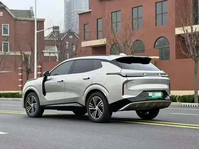 Lynk & Co 08 EM-P