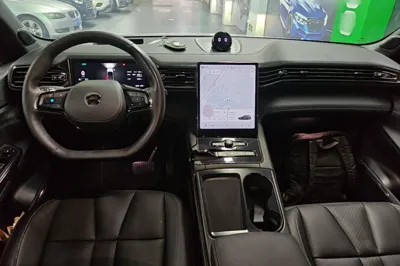 Nio ES8