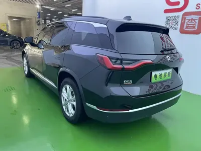 Nio ES8