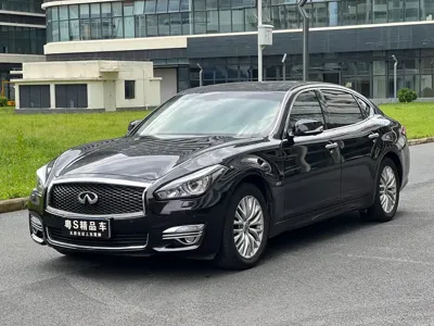 Infiniti Q70