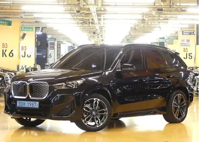 BMW iX1
