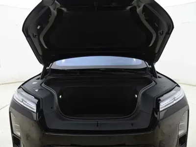 Nio ES8