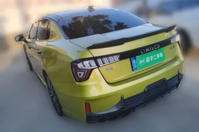 Lynk & Co 03