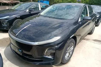 Hongqi E-QM5