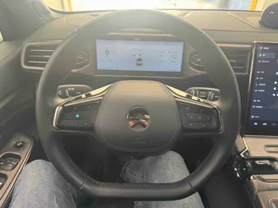 Nio ES8