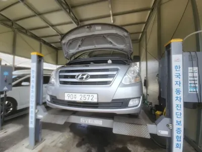 Hyundai Starex