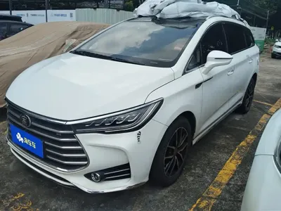 BYD MAX