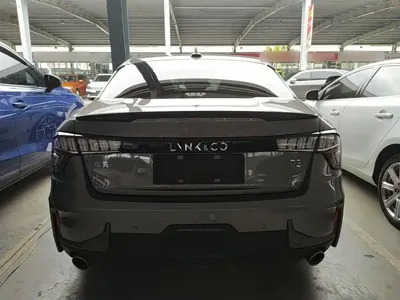 Lynk & Co 03