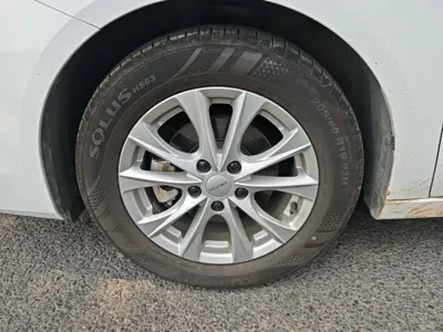 Roewe i5