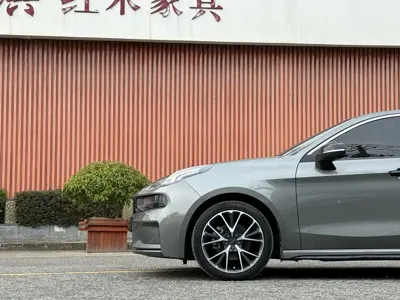 Lynk & Co 03