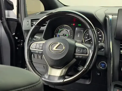 Lexus LM