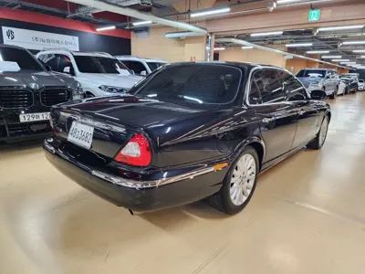 Jaguar XJ-6