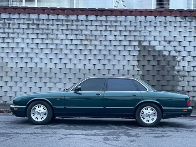 Jaguar XJ-6