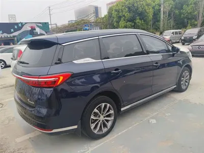 BYD MAX