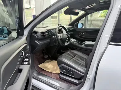 Nio ES8