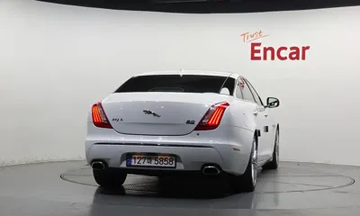 Jaguar XJ