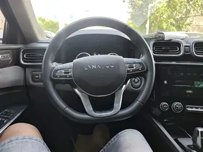 Lynk & Co 02