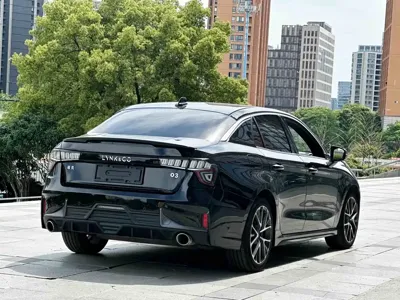Lynk & Co 03