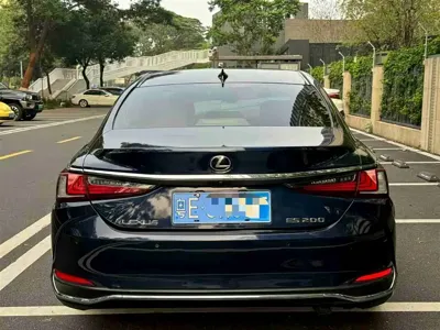 Lexus ES