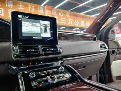 Lincoln Navigator