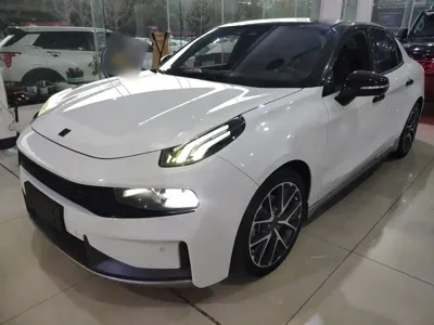 Lynk & Co 03