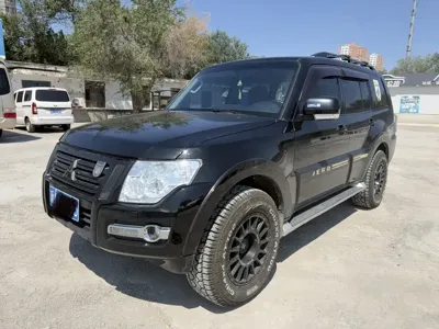 Mitsubishi Pajero (Import)