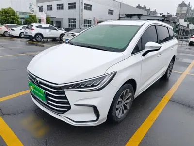 BYD MAX