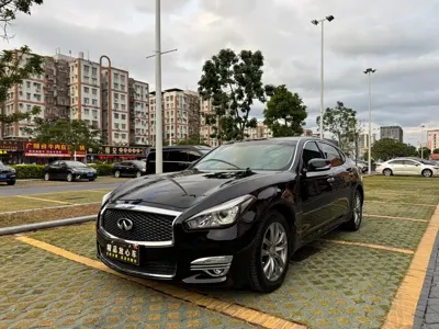 Infiniti Q70