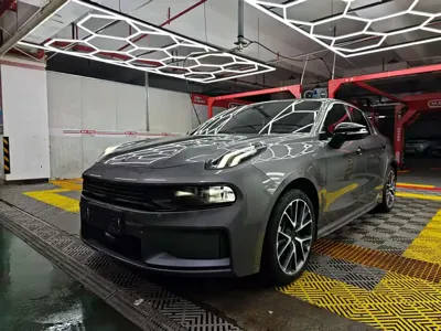 Lynk & Co 03